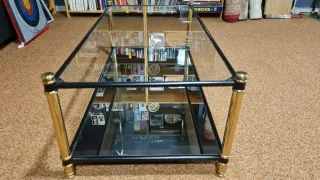 Mesa baja cristal y metal dorado