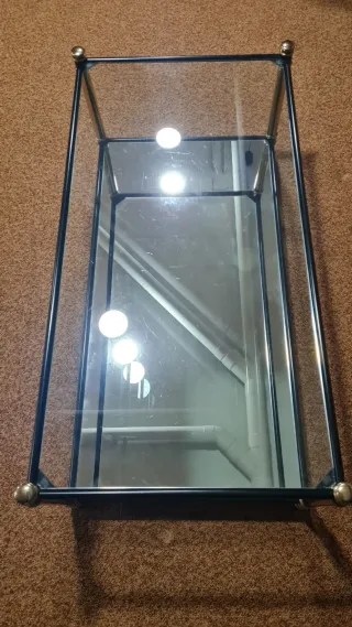 Mesa baja cristal y metal dorado