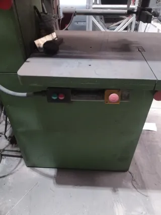 Sierra de cinta industrial verde