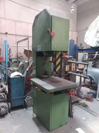 Sierra de cinta industrial verde