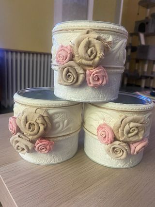 Set di contenitori decorati per celebrazioni