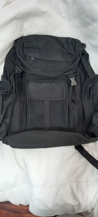 Mochila negra camping