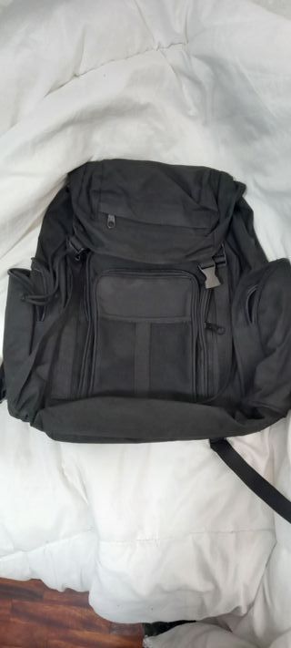 Mochila negra camping