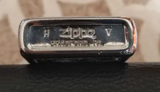 Encendedor Zippo plateado grabado