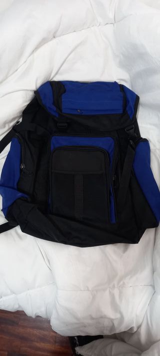 Mochila Negra y Azul