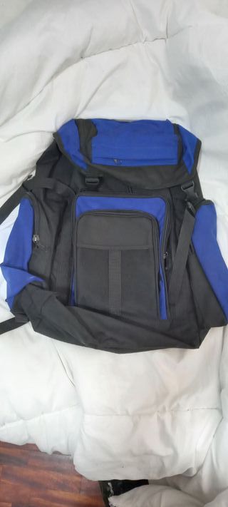 Mochila Negra y Azul