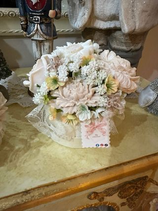 Fiori di cera decorativi