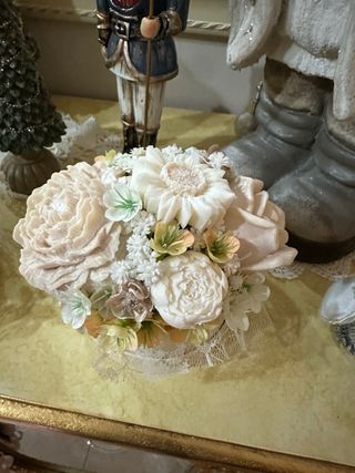 Fiori di cera decorativi