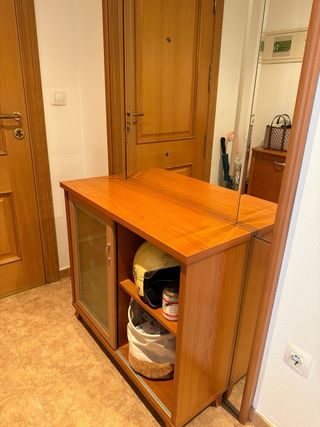 Ingresso in legno con specchio