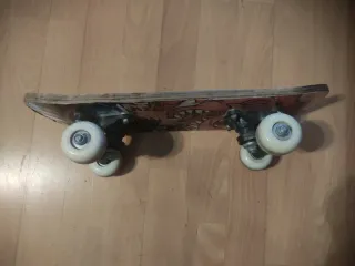 Monopatín de madera