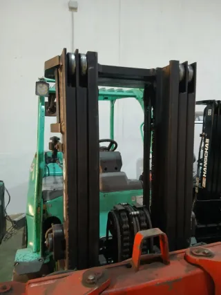 5.500KG Carretilla elevadora Diesel con pinzas..