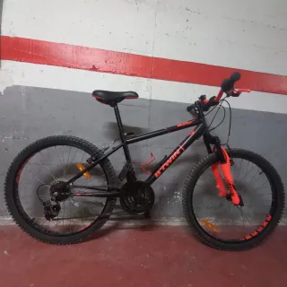 Bicicleta Btwin Montaña Negra/Roja