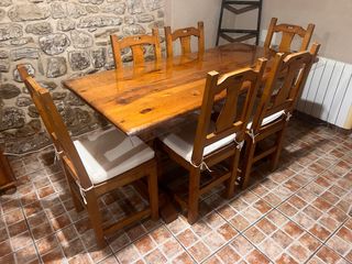 Mesa de comedor de madera