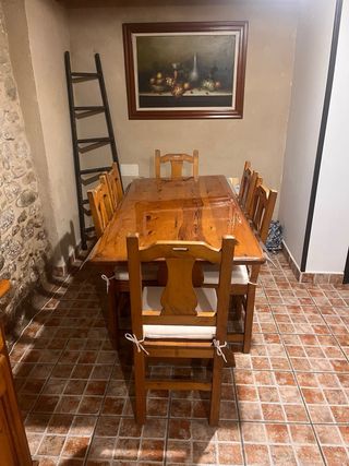Mesa de comedor de madera