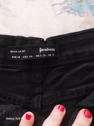 Falda vaquera negra Stradivarius Talla S