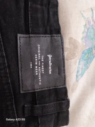 Falda vaquera negra Stradivarius Talla S