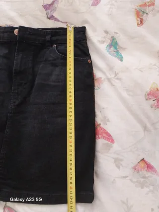 Falda vaquera negra Stradivarius Talla S