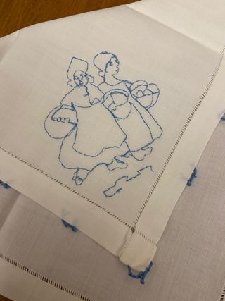 Tovaglietta e 6 tovaglioli ricamati