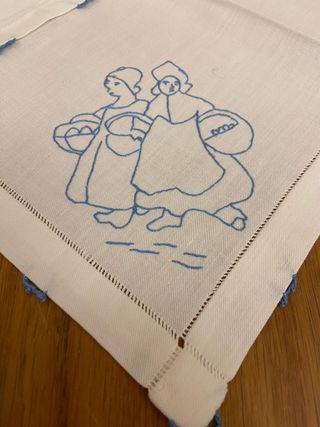 Tovaglietta e 6 tovaglioli ricamati