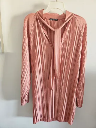 Vestido Zara plisado rosa con lazada
