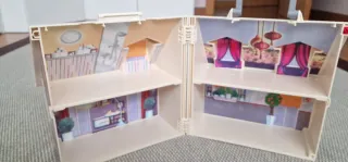 Casa Playmobil con jardín y figuras