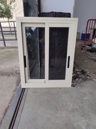 Ventana corredera aluminio color crema