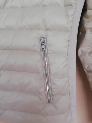 Cazadora de plumas beige