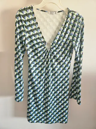 Vestido Stradivarius estampado geométrico