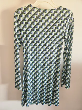 Vestido Stradivarius estampado geométrico