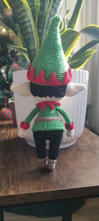 Elfo crochet amigurumi hecho a mano