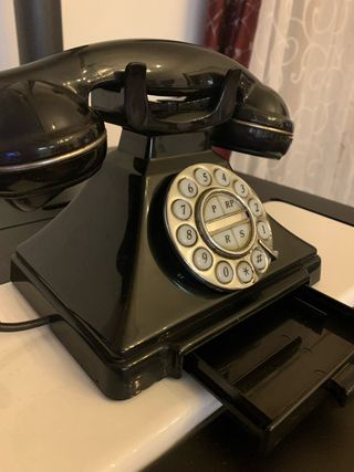 Telefono vintage nero con cassetto
