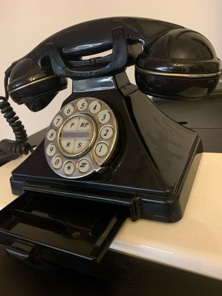 Telefono vintage nero con cassetto