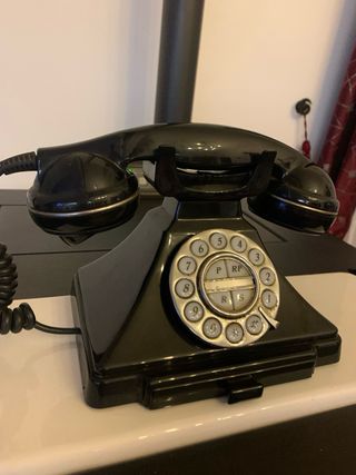 Telefono vintage nero con cassetto