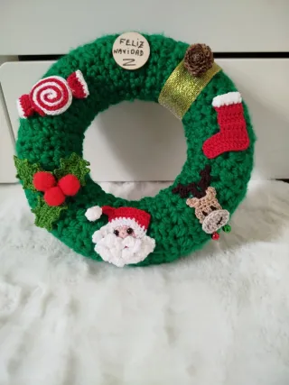 Corona de Navidad tejida a mano a crochet