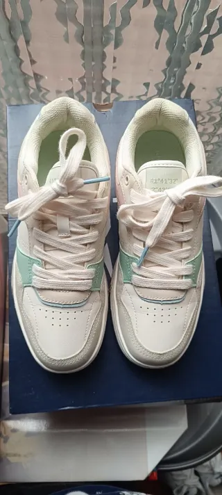 Zapatillas Mujer Blancas con Detalles