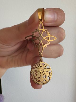 Colgante Nudo de Brujas Tetragramaton Dorado