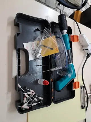 Spara chiodi pneumatico