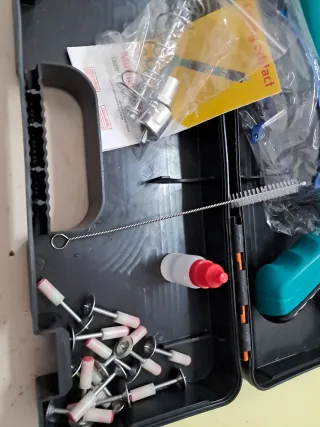 Spara chiodi pneumatico