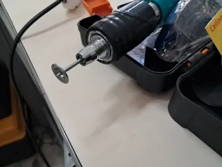 Spara chiodi pneumatico