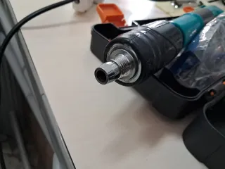 Spara chiodi pneumatico