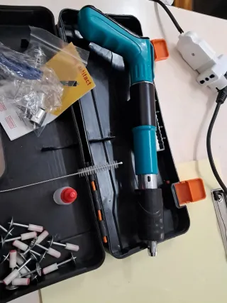 Spara chiodi pneumatico