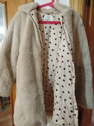 Abrigo Zara pelo beige