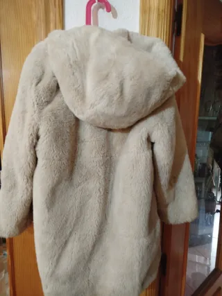 Abrigo Zara pelo beige