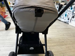 usado 3 meses y con silla de coche incluida y.