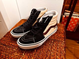 Zapatos VANS SK8-HI Beige y Negros