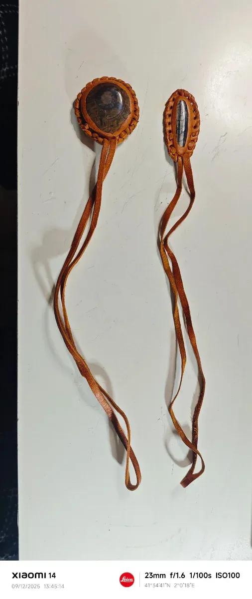 2 Colgantes Amuletos Nativos con Fósiles