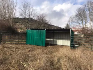 Refugio para animales metálico