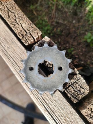 Piñón de moto Kbp suntnr De 15 pilones