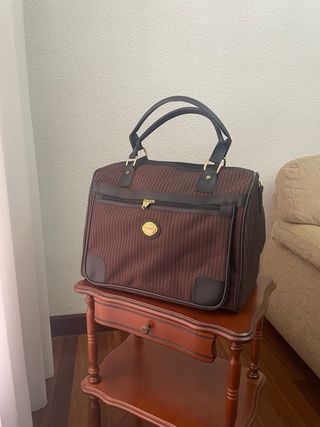 Bolso de mano marrón y negro