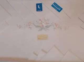 Tovaglia elegante ricamata 12 posti